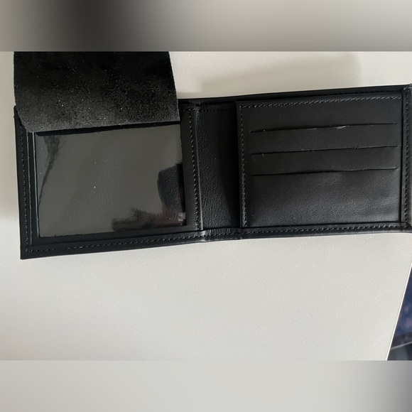Bi-Fold Black Leather Wallet - Picture 1 of 3